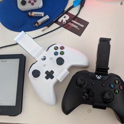IMG_20200412_103911-2.jpg Archivo 3D gratuito Soporte para teléfono con mando Xbox One [XB1] Xbox S [XBS] [XBOX Cloud Gaming & XBOX Game Pass] - Sencillo y completo・Objeto imprimible en 3D para descargar