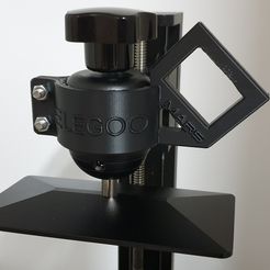 20200628_212255.jpg Archivo 3D gratis Elegoo Mars soporte de placa angular / gotero para impresoras FDM - rígido y menos soportes・Objeto para impresora 3D para descargar