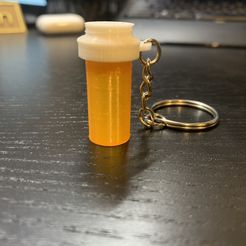 IMG_5855.jpeg Pill bottle keychain