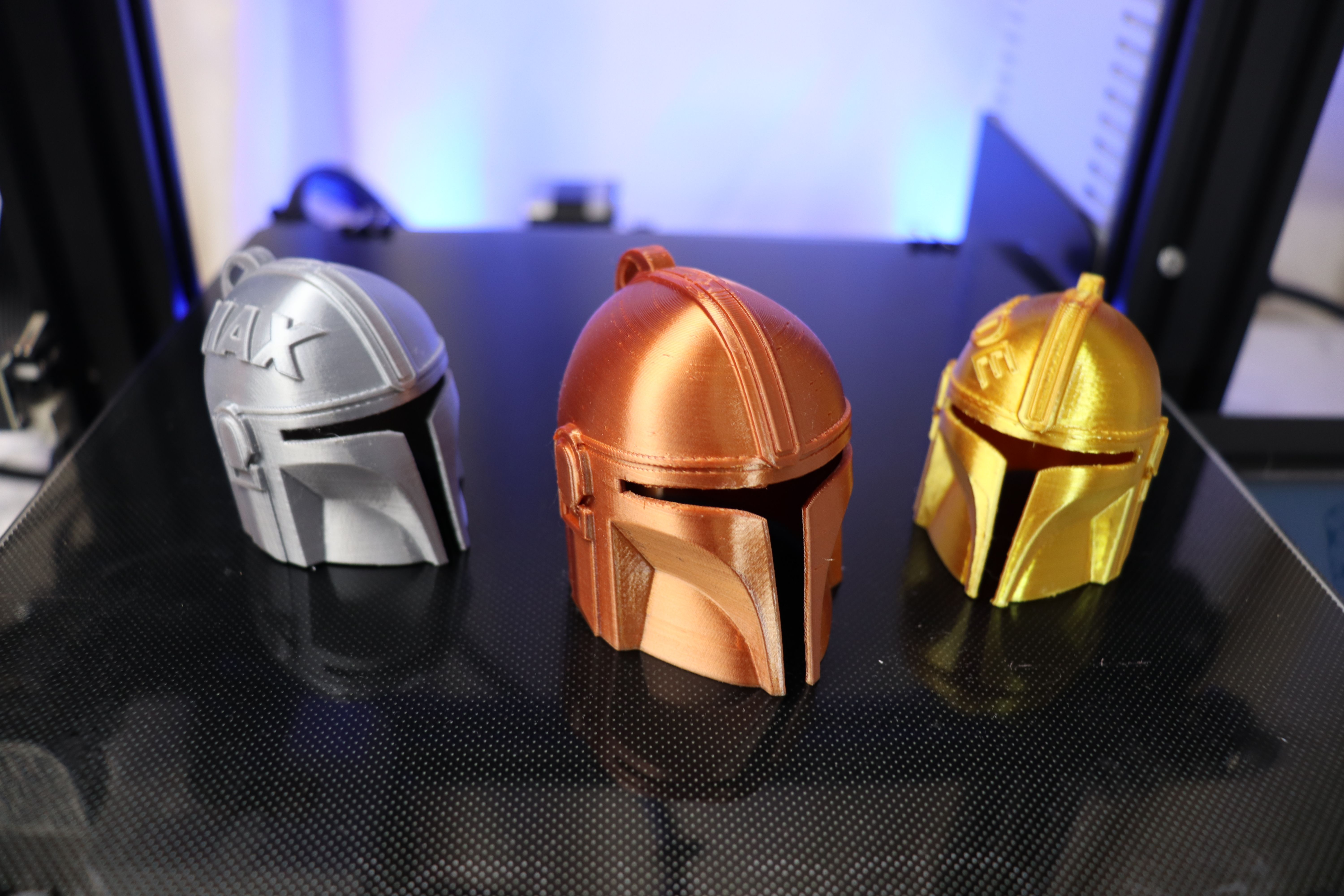 Download STL file The Mandalorian Helmet Keychain • 3D printable object
