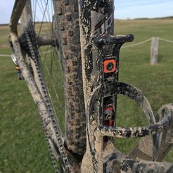 2019-10-06_15.33.44.jpg Free STL file Cateye composite water bottle cage offset mounts・3D print design to download