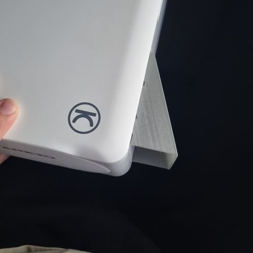 aabc4a28-b86e-4dea-8080-a9b589487774.jpg Cooling canals projector