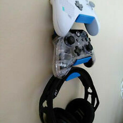 support for two controllers and a ps5 headset 3D model