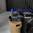 WhatsApp_Image_2021-09-20_at_17.46.40.jpeg Smallrig Ergonomic Grip for Sony a6400 for larger lenses.