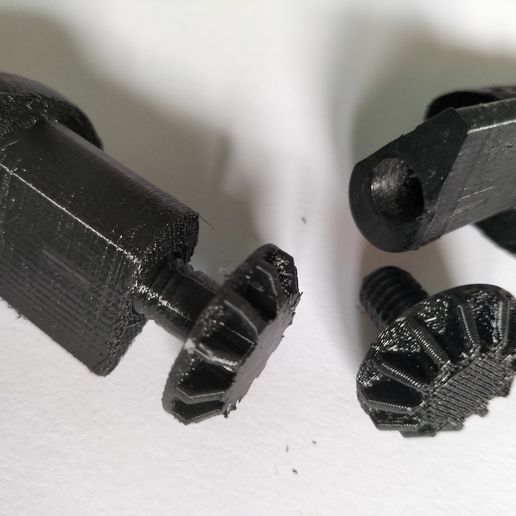 BAT-2.jpg YEUX DE CHAT, CASQUE.