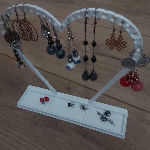 HEART SHAPED JEWELRY DISPLAY! - PERFECT FOR VALENTINE'S DAY! 3D model
