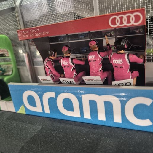 20250713_183305.jpg 1/32 Slot Car figures - set of 16 Team Principals and Race Engineers sitting