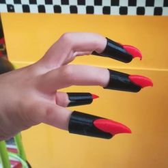 fd4c8e59b8a7add298869bd9fef2417c_display_large.JPG Cat Woman Claws