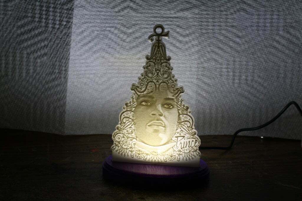 IMG_1947.JPG Download free STL file PrinceMas Ornament with Lighted Base • 3D printable object, rebeltaz