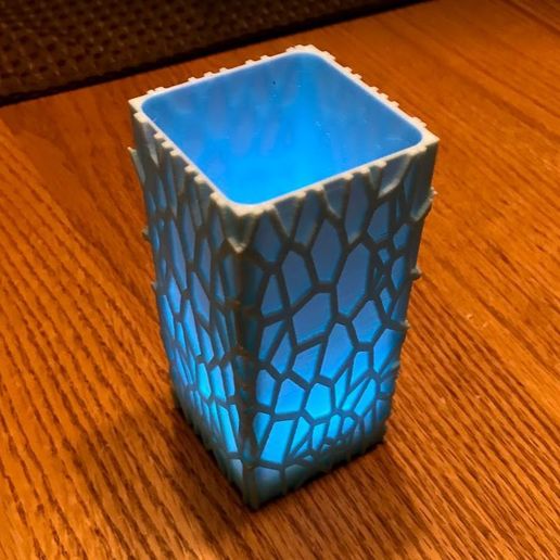 Lantern Square Vase Voronoi surface - 3D model önizlemesi