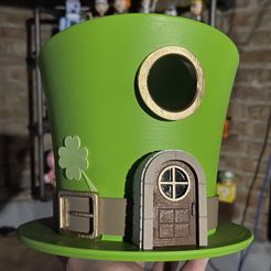 Leprechaun's Hat Birdhouse