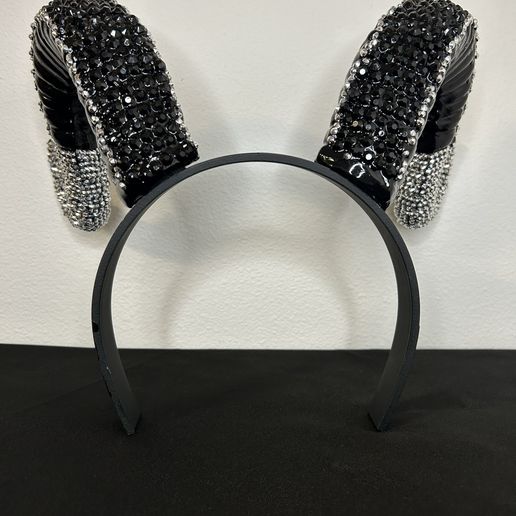 Stephanie Vaquer Horns