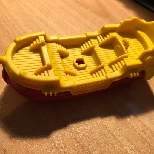 333062164_122385373924028_8125979801538946561_n.jpg Pont du bateau à crochets des capitaines, Jolly Roger de Peter Pan