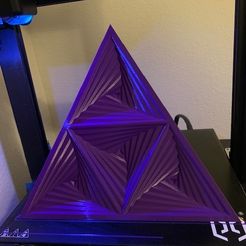 Whirly tetrahedron desk decoration