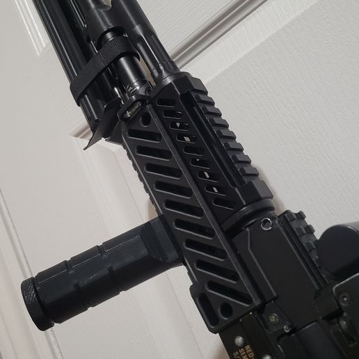 20251211_210228.jpg Guarda de mão superior Cyma RPK/Red Star LMG