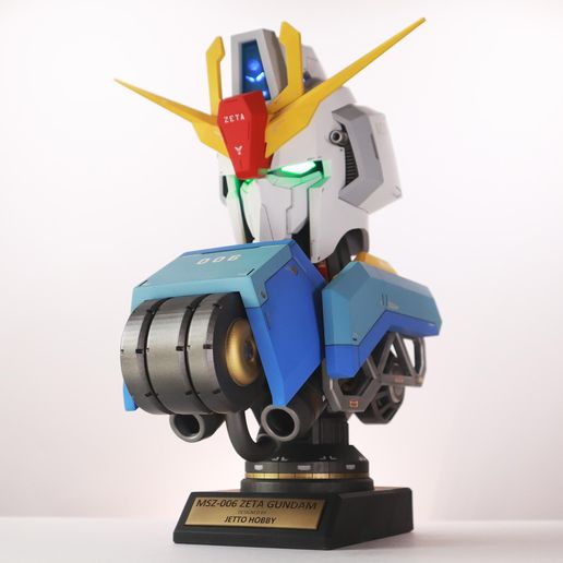 ガンダム胸像　GUNDAM　Bust Type DisplayCase s-l400.jpg