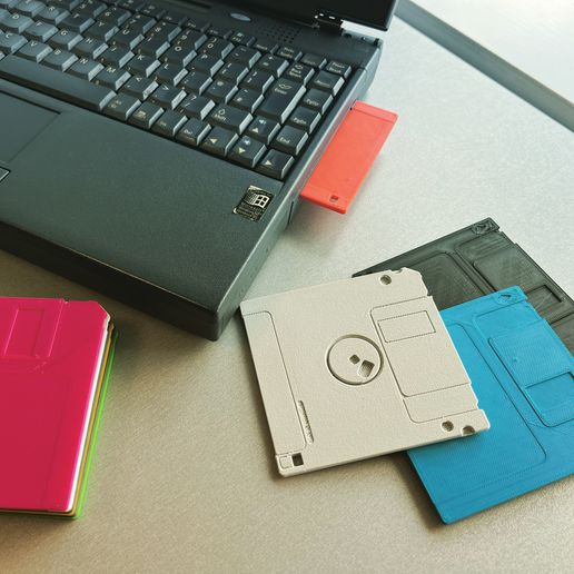 C7E2ED61-9365-484A-9607-9333CFD06123.jpeg Disquette 3,5 pouces