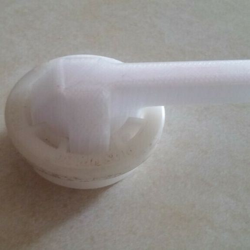 Handle1.jpg Ключ для закручивания крышки бочки на 55 галлонов