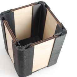 somewhat wooden box.jpg Una caja de madera