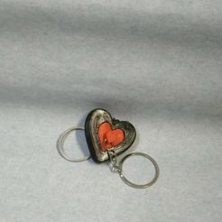 IMG_٢٠٢٣١٠٠٦_١٤٢٣٥٩.jpg heart in heart key chain