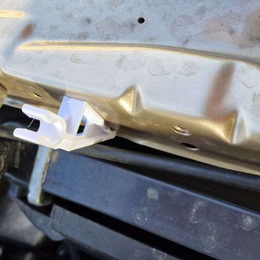 20240413_171328.jpg hood strut attchment Opel Astra F/Vauxhall Astra MK3