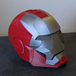 01.jpg Archivo STL gratis Casco Iron Man Mark 5・Diseño imprimible en 3D para descargar, BoxAndLoop
