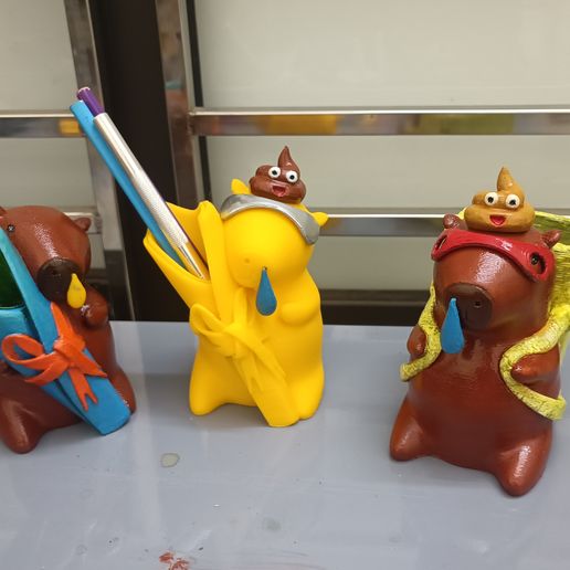 Porte-stylo Capybara drôle avec objets