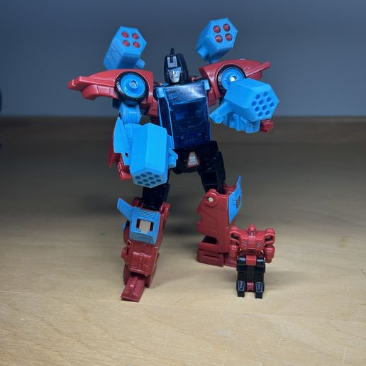 IMG_5652.jpg Transformers Pointblank Legacy shoulder canons