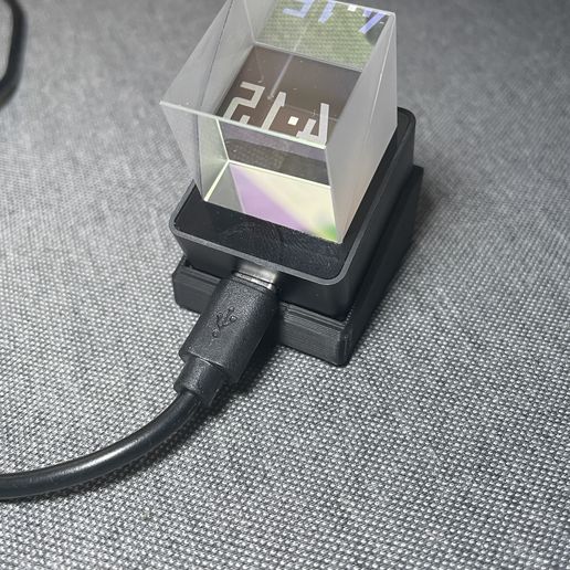 IMG_2332.jpg GeekMagic holographic cube stand