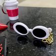 WhatsApp-Image-2026-04-09-at-22.04.54-2.jpeg Set "Il diavolo veste Prada 2": tazza da caffè e portachiavi con occhiali, multicolore