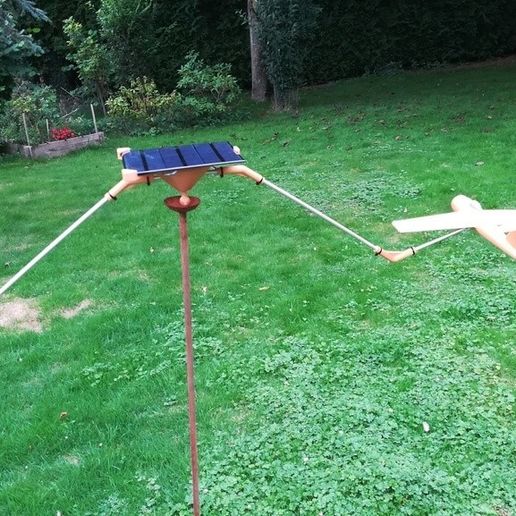 146785fc4db0b5b26447ddb38d9d9341_display_large.jpg Solar Plane rotating