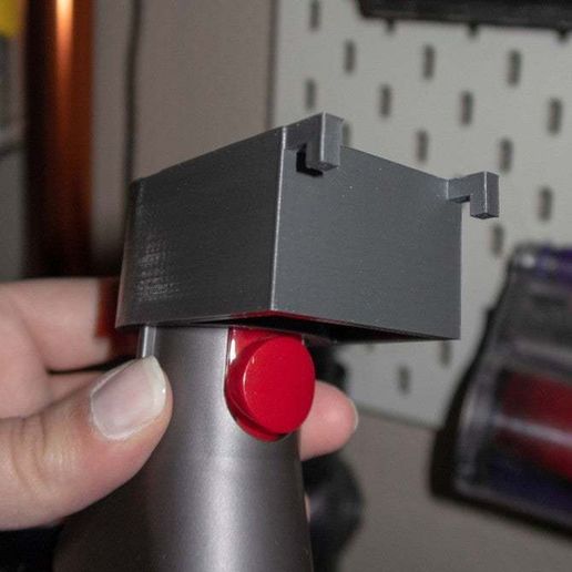 IMG_1650-2.jpg Dyson V10 - Montura para los accesorios de los tableros de clavijas de Ikea Skåda