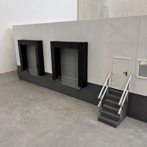 Modular Warehouse with Loading Dock – Motorized Door & Adjustable Ramp - 1:14 Scale