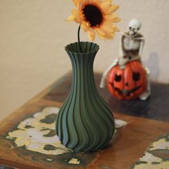 vase-gut.jpg Vase twisted