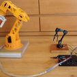 4efdd2f969559e8b1c92e99f32ded48e_display_large.jpg Robotic Arm with 5 degree of freedom printed in 3D