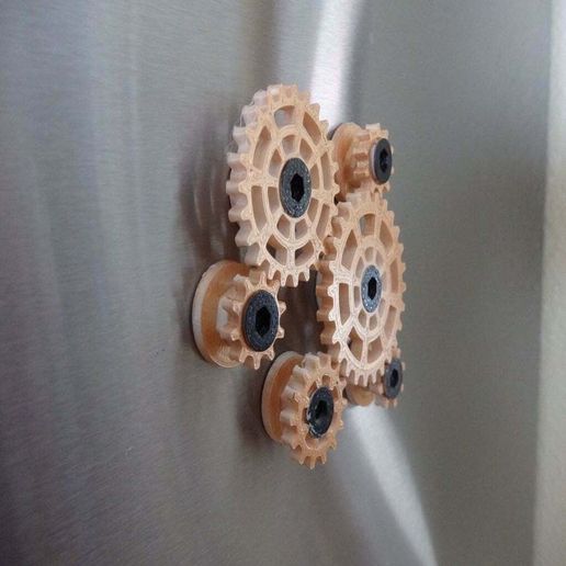 Free STL file Working Steampunk Gears Refrigerator / Whiteboard