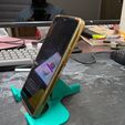 PXL_20250908_162057619.jpg Простая и регулируемая подставка для смартфонов, планшетов и iPad. Подставка подходит и для сенсорного монитора.