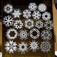 20191221_194140.jpg 100 Snowflakes