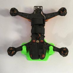 12805794_996723217077612_978239945217674658_n.jpg Бесплатный 3D файл 250 / 210 / 180 FPV Quadcopter Настенная вешалка・3D-печать объекта для загрузки