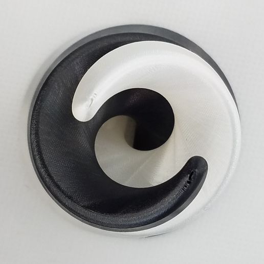 20210523_104351-b.jpg Twisting Sculpture