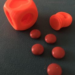 IMG_2595.JPEG Free STL file Dice Shaped Heart Pills Key Chain・Template to download and 3D print