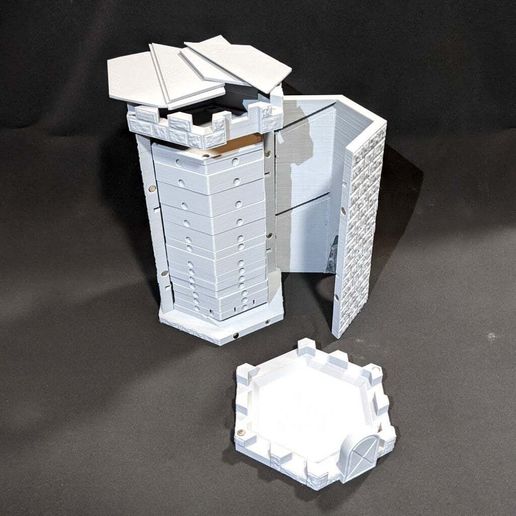 Polish_20210508_121834993.jpg Bóveda de la Torre de Dados - Almacena las bandejas de juego, los dados y los posavasos mientras no se usan