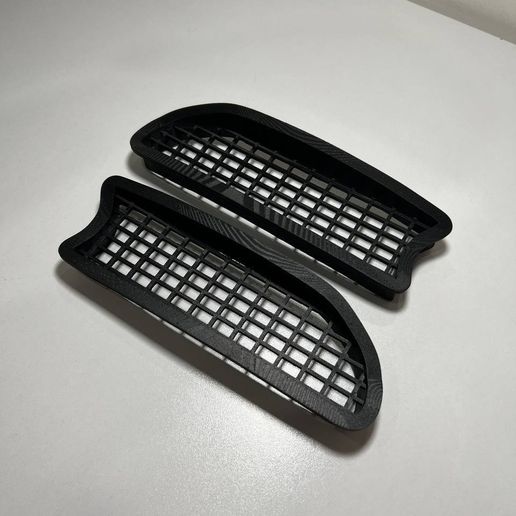 Alfa Romeo GTV 916 3.0 V6 Front Bumper Grilles