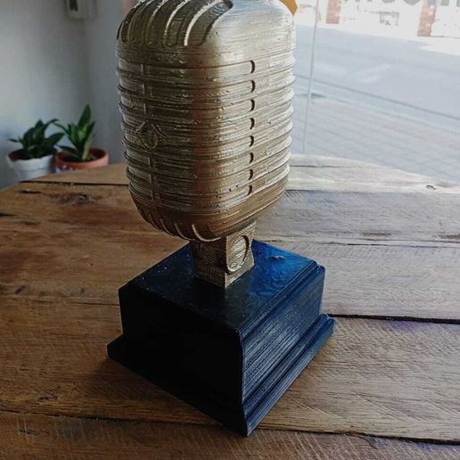 🏆 Trofeo de Micrófono – Premio a la Locución y la Música 🎤✨ 3D model