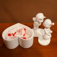 coupleKiss_03.jpg Cute heart gift box for Valentine's Day