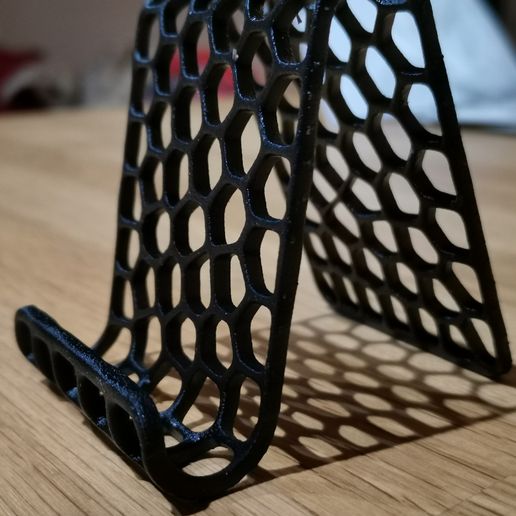 Voronoi Organic Phone Desk Stand 3D model