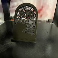 IMG_1329.jpg Файл STL Подставка для телефона на Хэллоуин・Модель для загрузки и печати в формате 3D