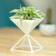 720X720-pyramid-pot-3.jpg Бесплатный STL файл Pyramid - Flower Pot・3D-печатный дизайн для скачивания