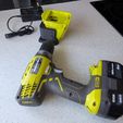 PXL_20260101_053346575.jpg Зарядное устройство Ryobi - настенное крепление