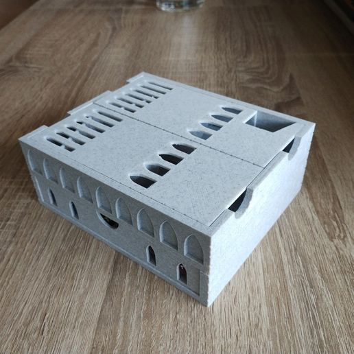 bc34cf7d-3319-4e1b-a26e-3f28352e411f.jpg Tour de dés DnD - Personnalisable !